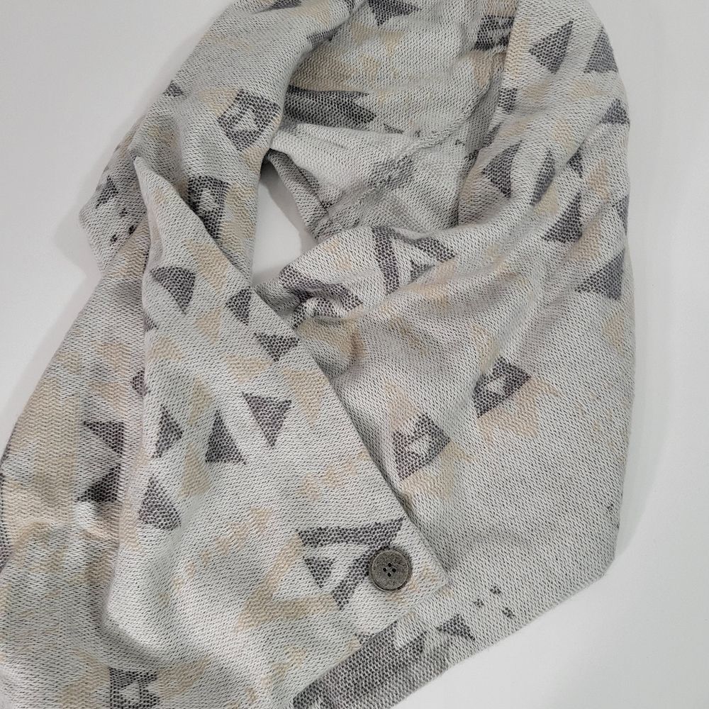 Warm printed infinity scarf - Picture 3 of 10